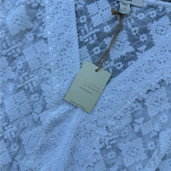 NWT Ella Moon Women's Small White Emboidered with Lace Trim Top Poncho - Picture 3 of 8